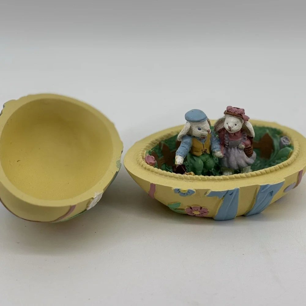 Vintage‎ Lidded Easter Egg w Nested Bunnies Pastel Spring Decor Yellow Cottage